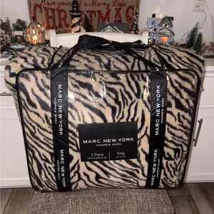 Marc New York Black and Cream Tiger🐅Comforter Set🐅new🐅KING